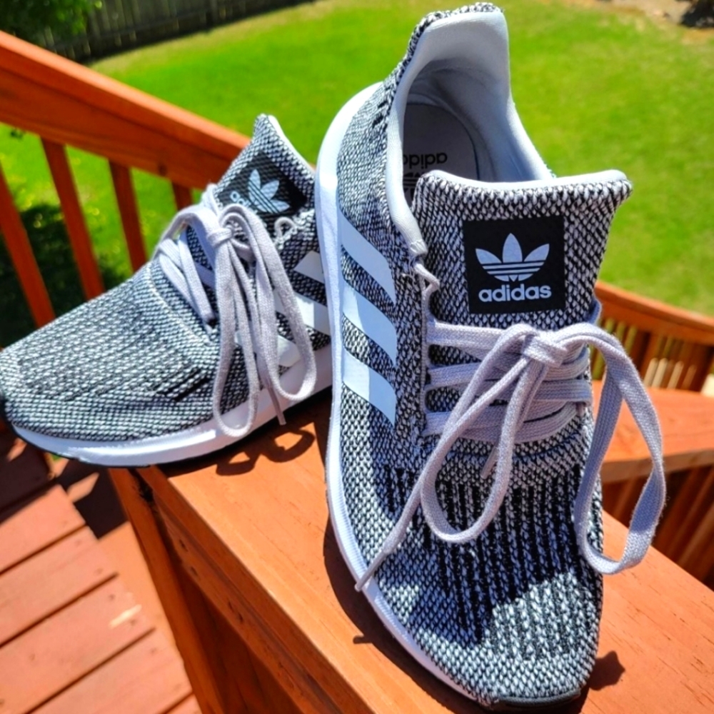 Adidas Sneakers